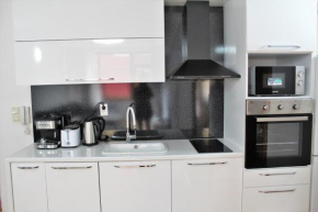 PM Services Sequoia Apartment